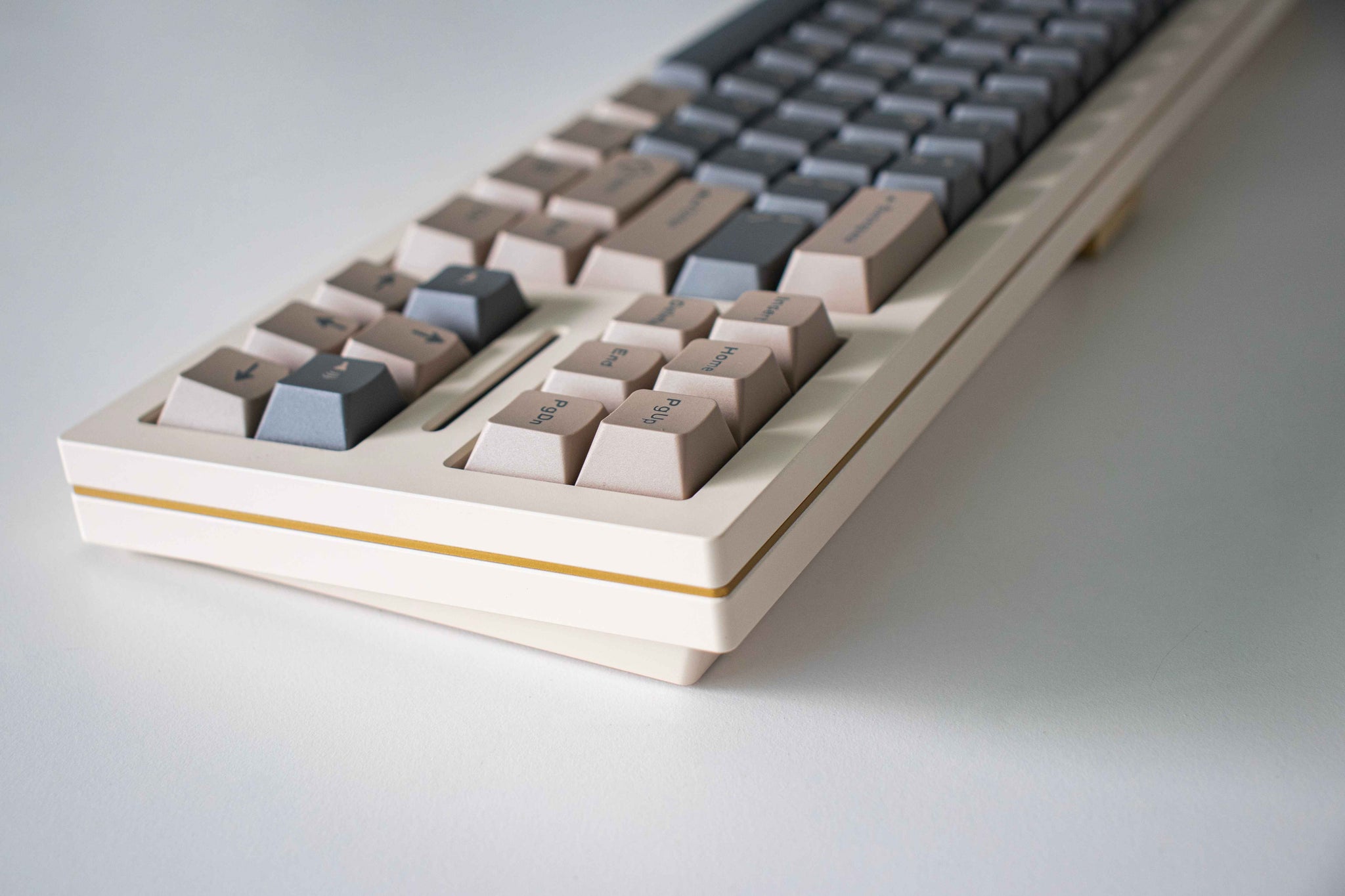 Teclado 70% DR-70F Latte